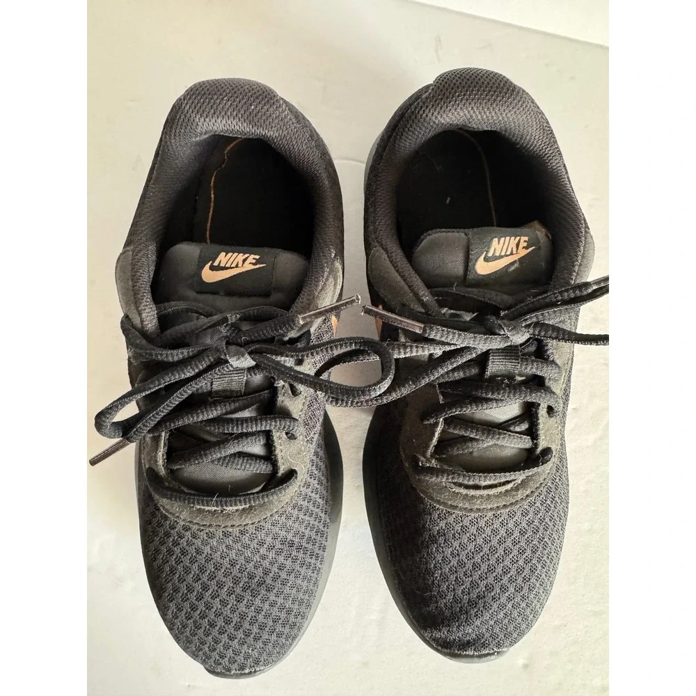 Nike Tanjun Black Rose Gold Copper Womens Running Shoes 812655-005 Size 7.5
